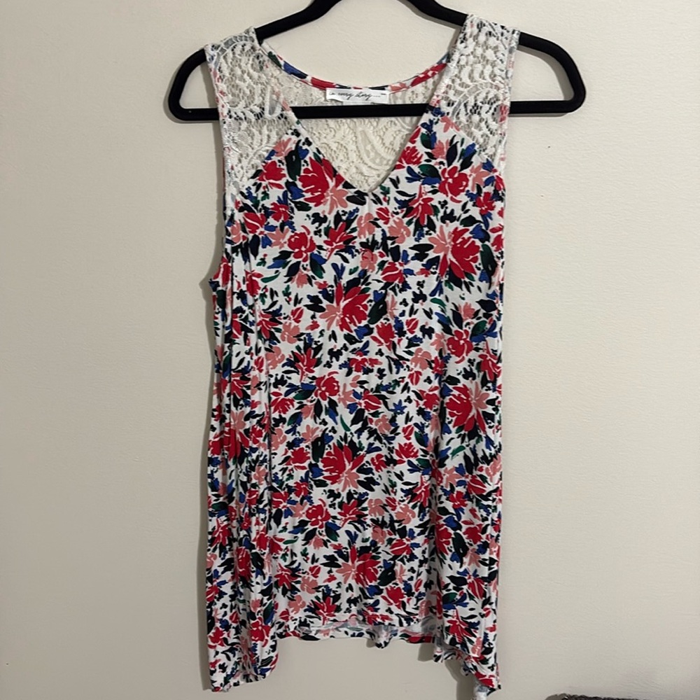 1x flower sleeveless tank with lace detail